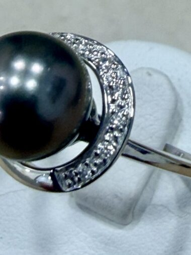 Bague Or Blanc 750/1000 1 perle de tahiti 8,4mm 7 diamants d&rsquo;environ 1,5mm