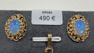 Paire de boucles d'oreille opale