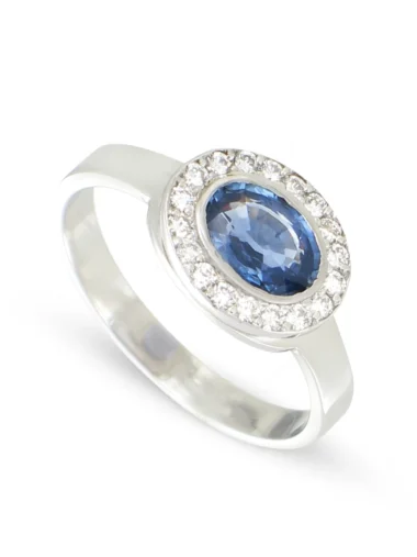 Bague empierrée taille 54 ovale saphir 7×5 & diamant 18 bt =0,22ct hsi or 750/1000 gris