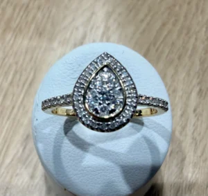 Bague empierrée taille 54 pavage diamants poire pas possible de commander pour mise à taille Or 750/1000 Jaune