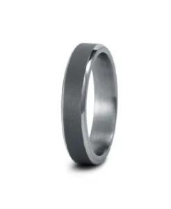 Bague tout or taille 60 Elément n°73, largeur 5,0 mm, dessus plat sablé sombre dark, biseaux polis vif shiny, bords et intérieur sablé sombre Tantale 999 Gris