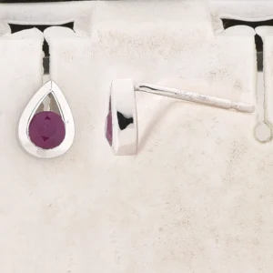 Boucles d'oreilles puces Or 750/1000 rubis 3mm Gris rhodié